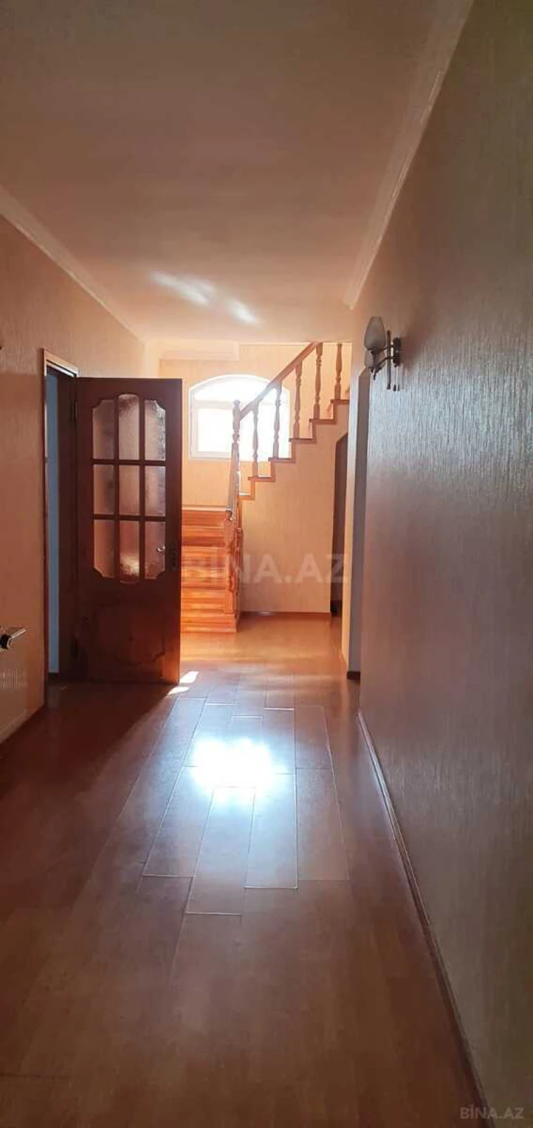 Satılır 5 otaqlı həyət evi 200 m²