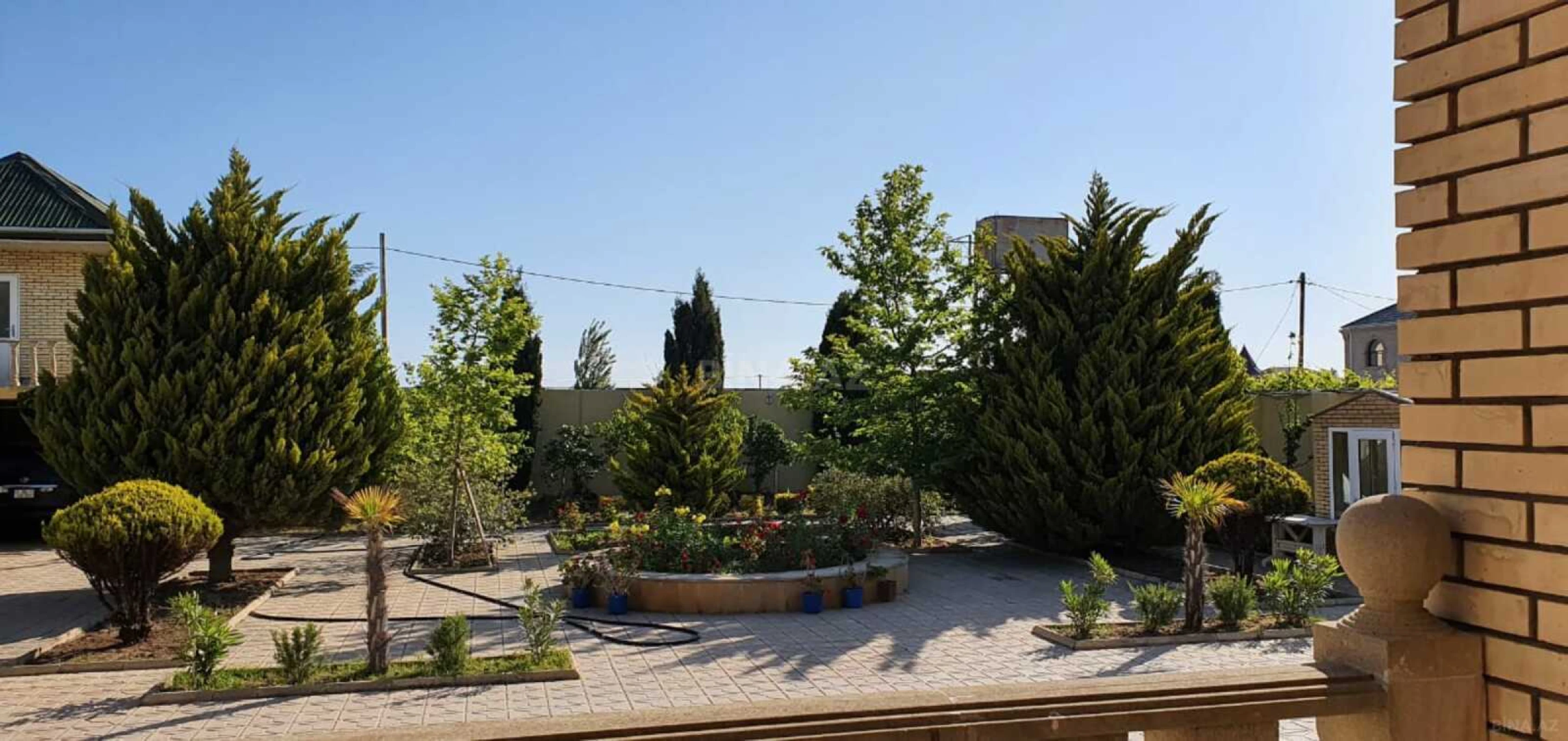 Satılır 5 otaqlı həyət evi 200 m²