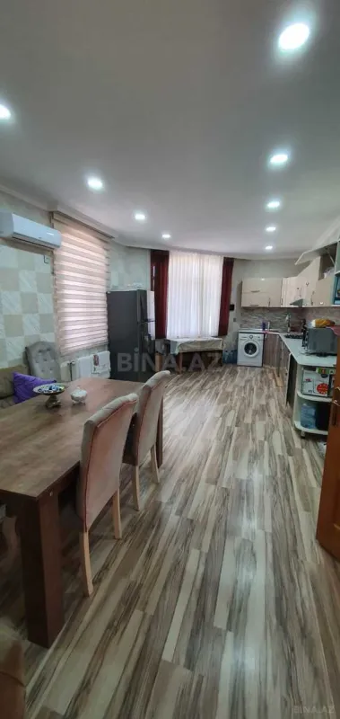 Satılır 5 otaqlı həyət evi 200 m²