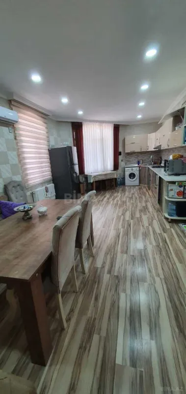 Satılır 5 otaqlı həyət evi 200 m²