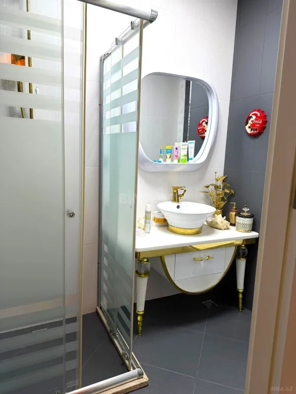 Satılır 4 otaqlı mənzil 210 m²