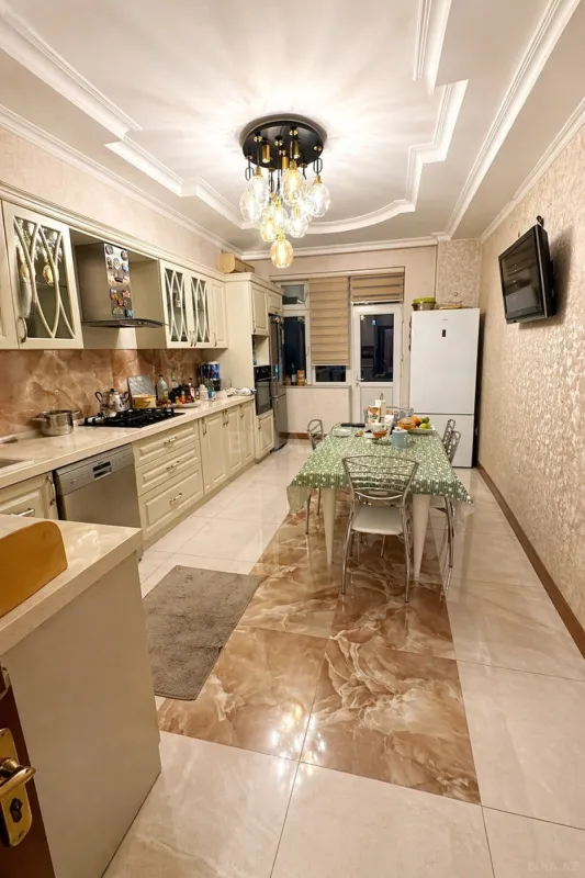 Satılır 4 otaqlı mənzil 210 m²