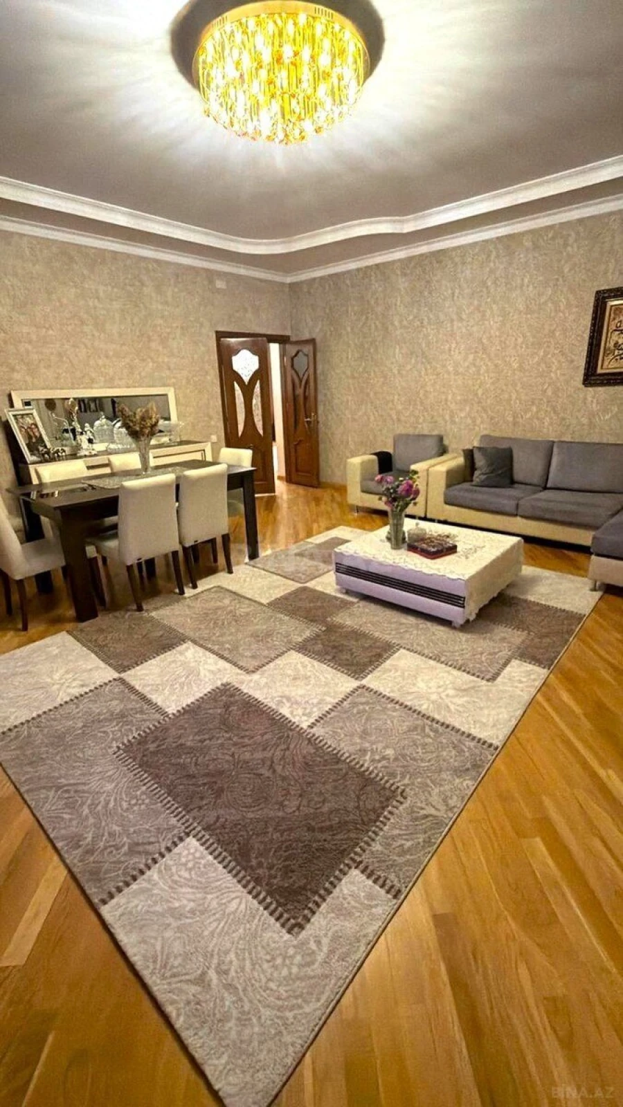 Satılır 4 otaqlı mənzil 210 m²