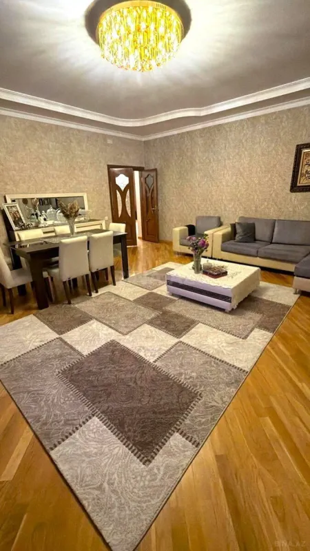 Satılır 4 otaqlı mənzil 210 m²