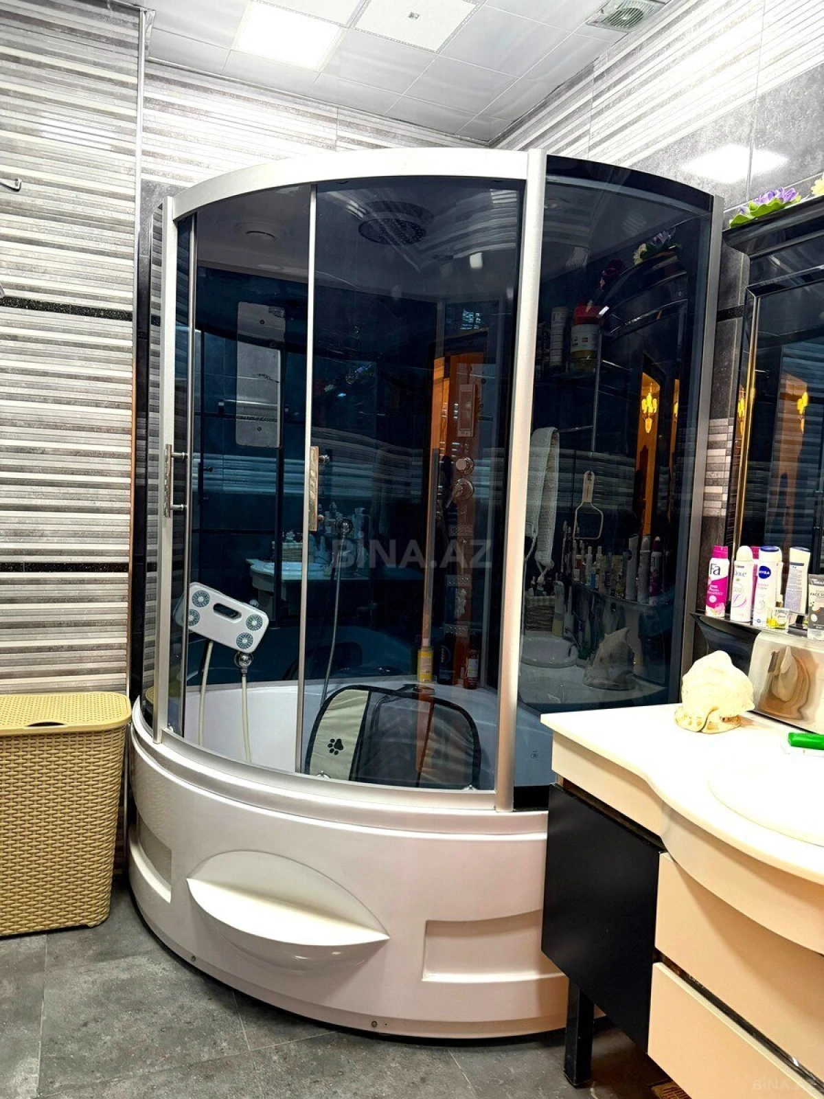 Satılır 4 otaqlı mənzil 210 m²