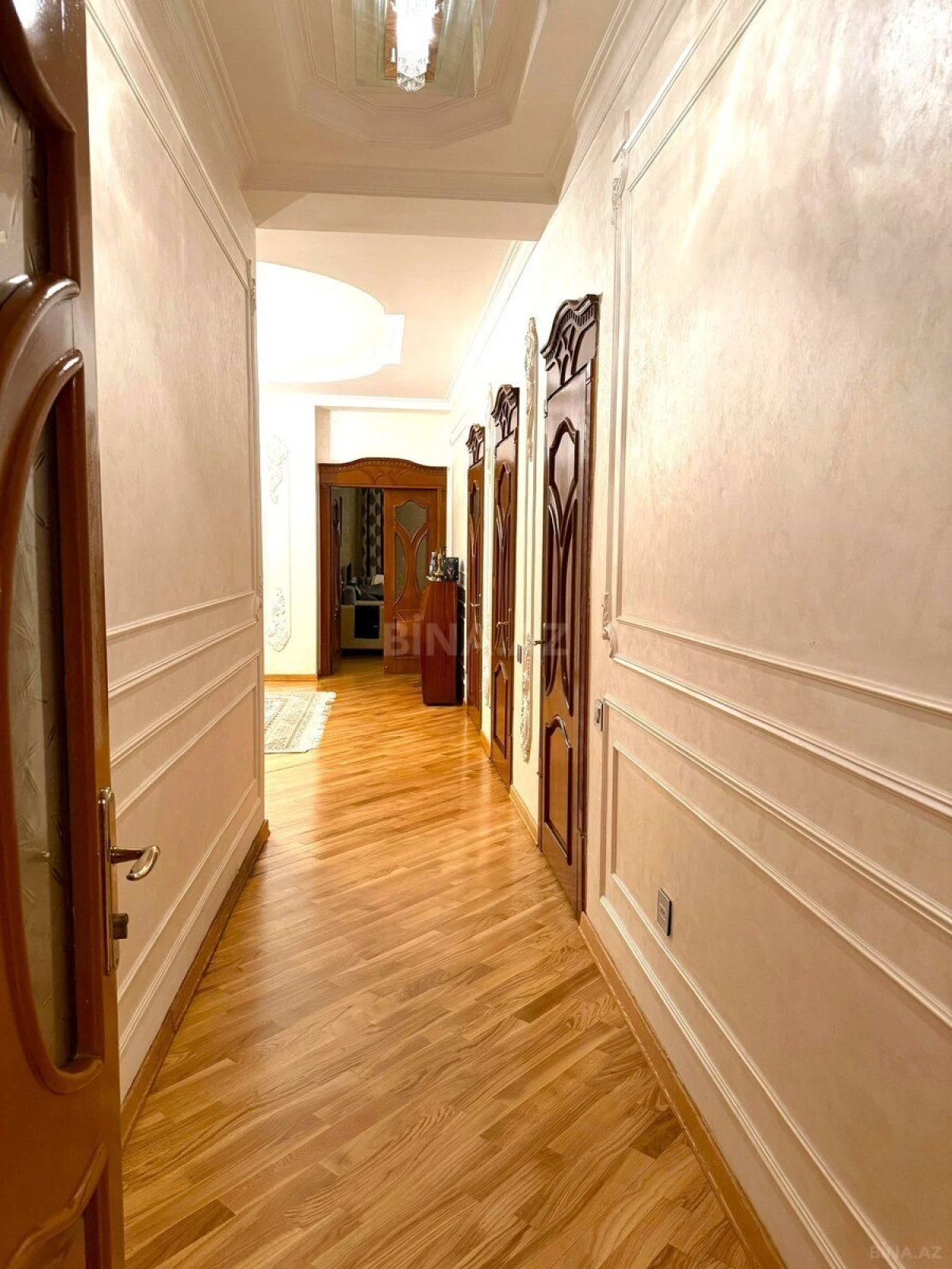 Satılır 4 otaqlı mənzil 210 m²