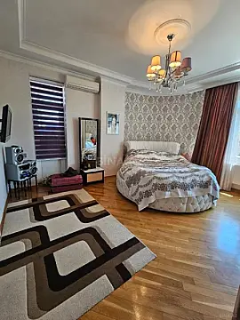 Satılır 4 otaqlı mənzil 210 m²