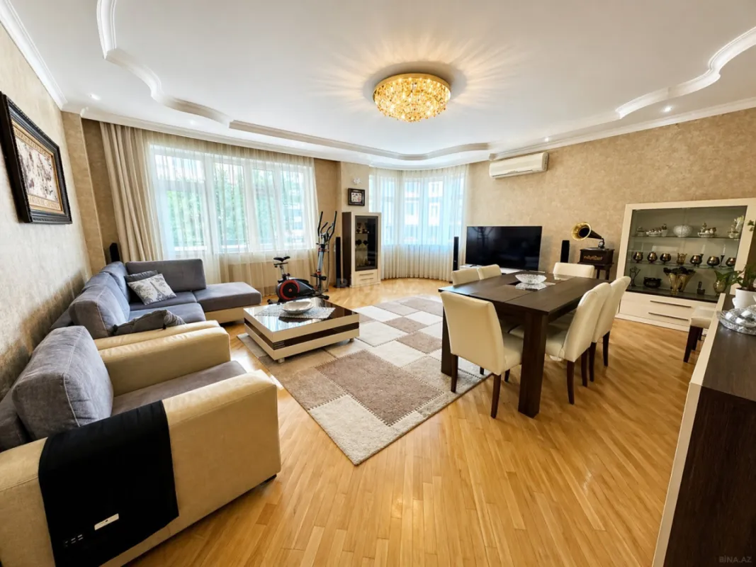 Satılır 4 otaqlı mənzil 210 m²