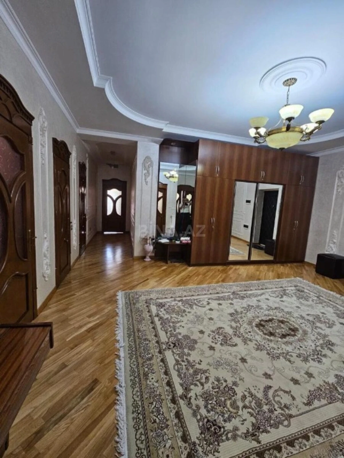 Satılır 4 otaqlı mənzil 210 m²