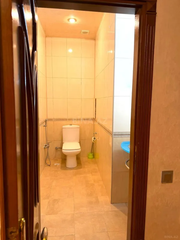 Satılır 4 otaqlı mənzil 210 m²