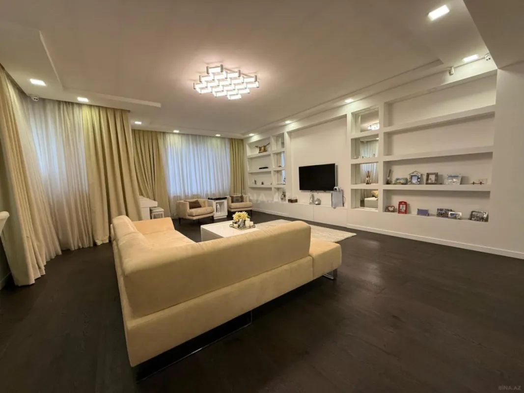 Satılır 4 otaqlı mənzil 200 m²