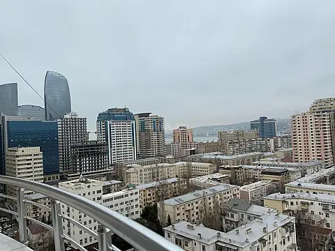 Satılır 4 otaqlı mənzil 200 m²