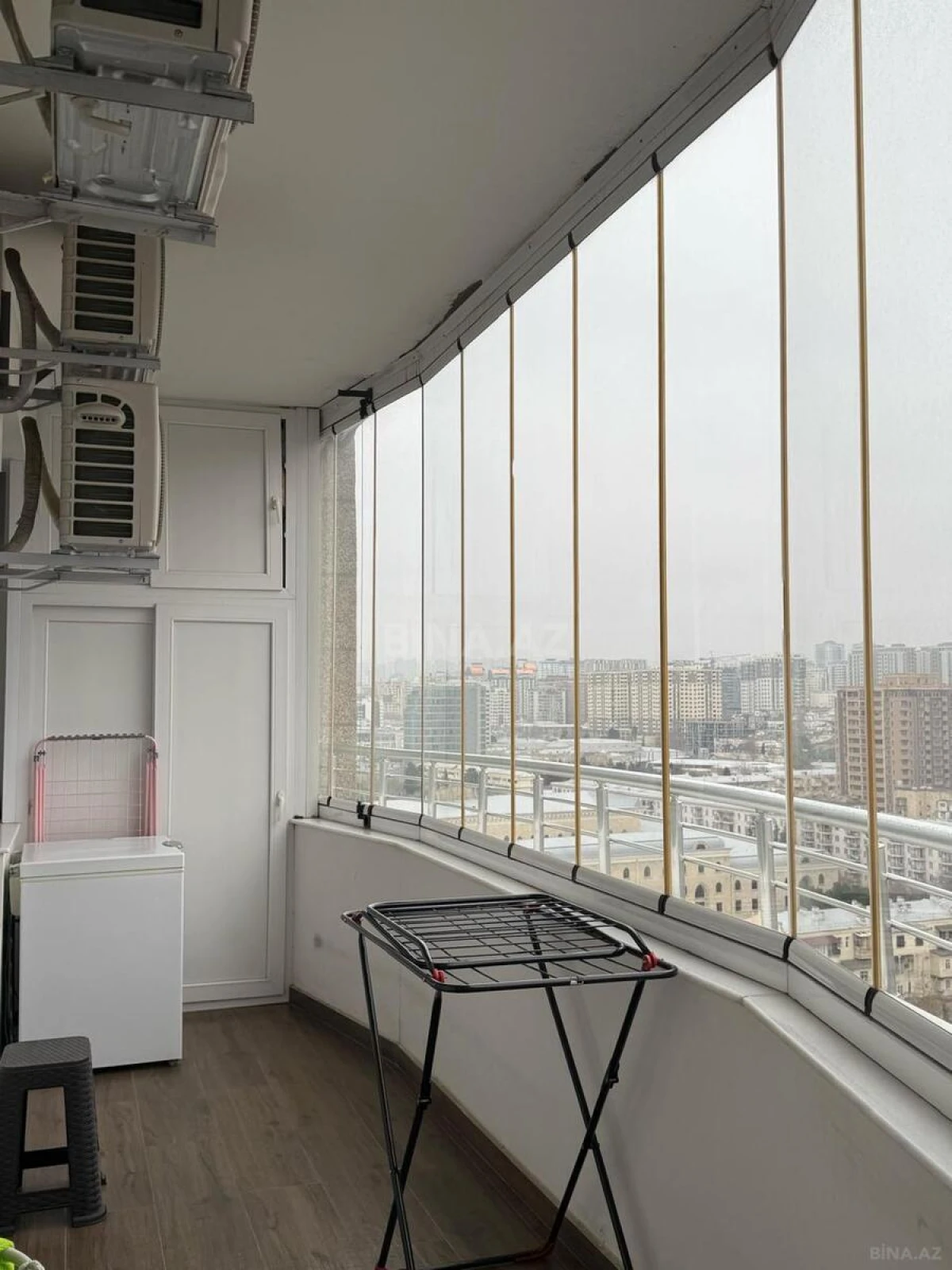 Satılır 4 otaqlı mənzil 200 m²