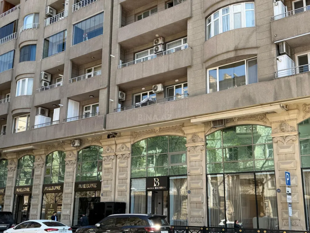 Satılır 4 otaqlı mənzil 200 m²