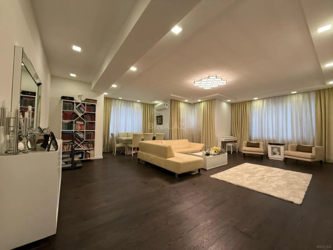 Satılır 4 otaqlı mənzil 200 m²