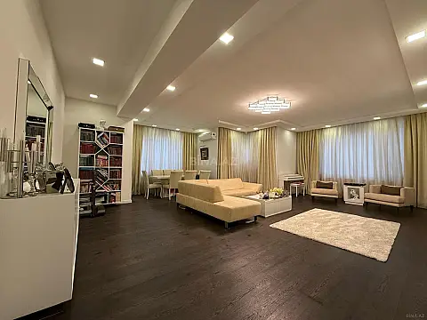 Satılır 4 otaqlı mənzil 200 m² — Bakı 4 otaq 200.00 m²