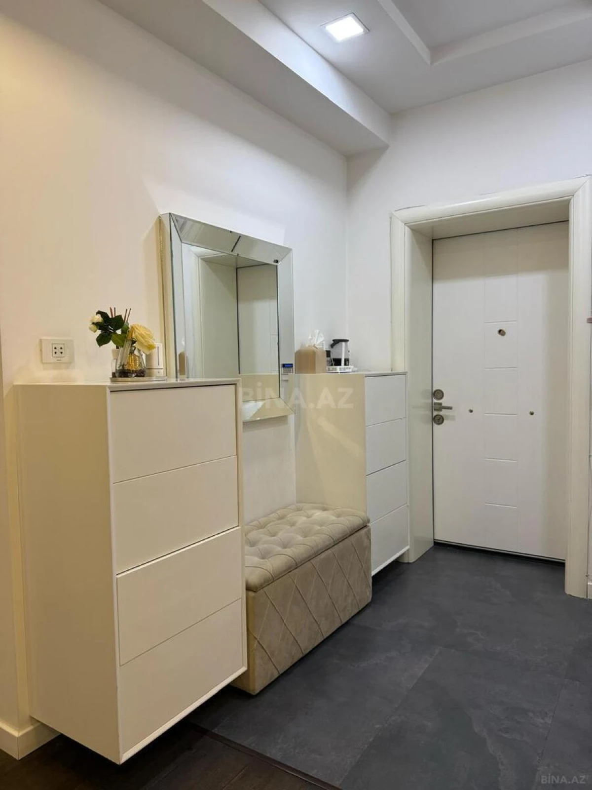 Satılır 4 otaqlı mənzil 200 m²