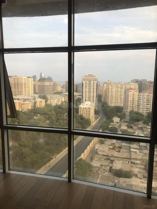 Satılır 4 otaqlı mənzil 200 m²