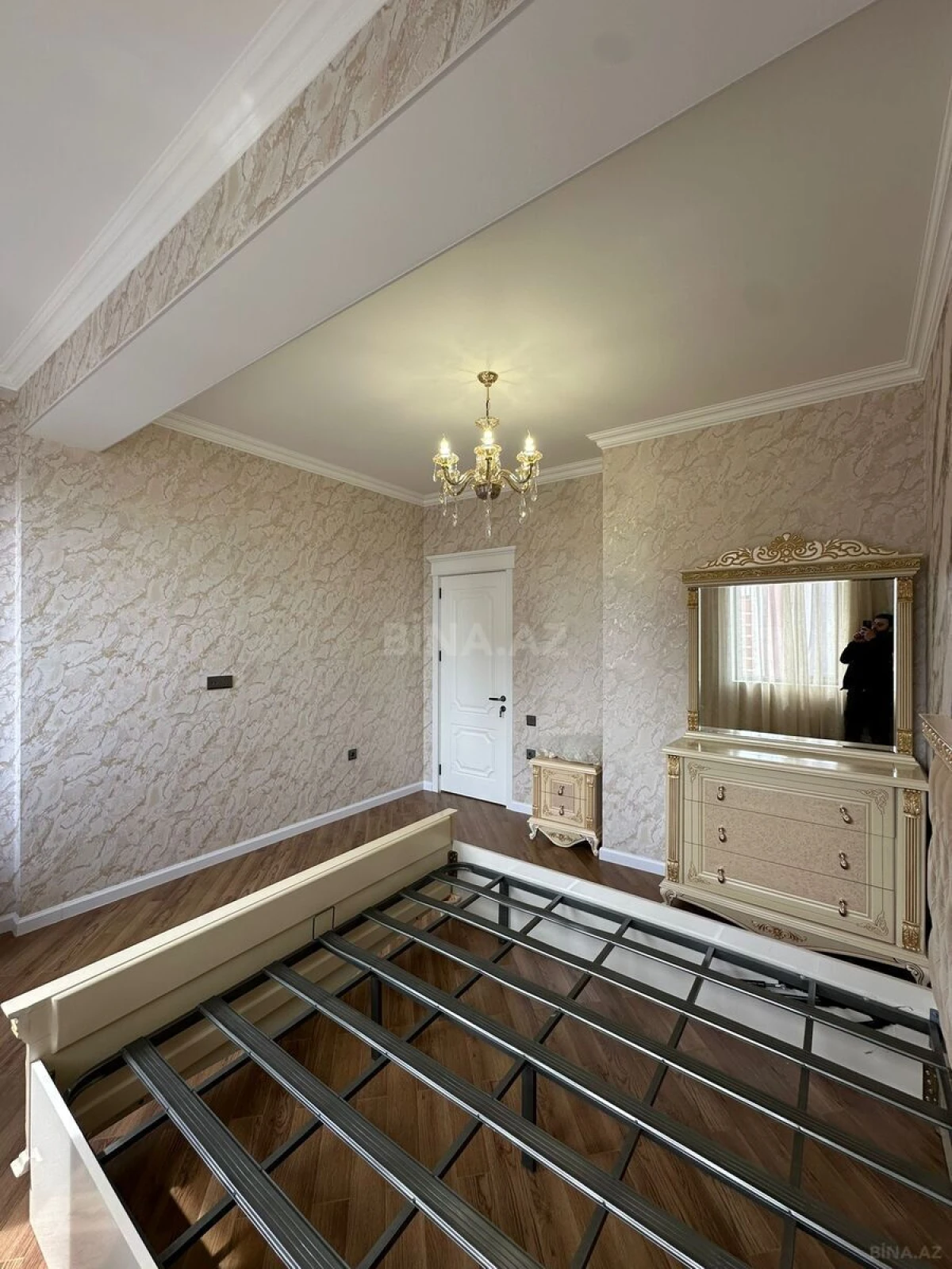 Kirayə verilir 3 otaqlı mənzil 130 m²