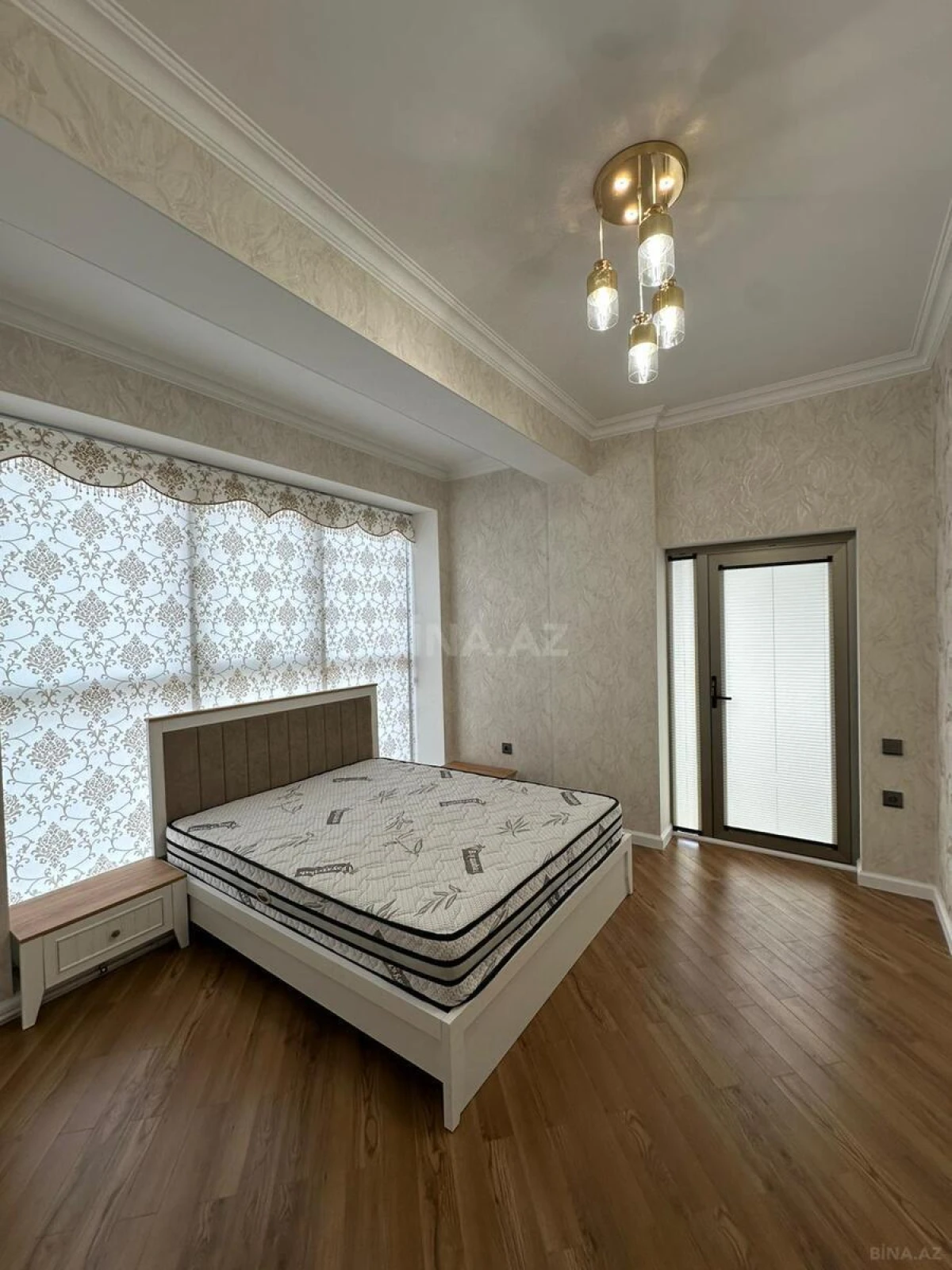 Kirayə verilir 3 otaqlı mənzil 130 m²