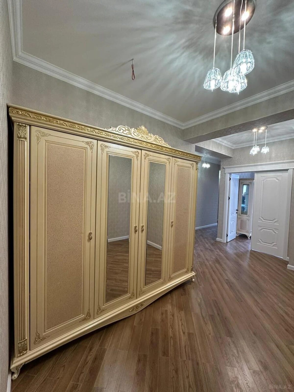 Kirayə verilir 3 otaqlı mənzil 130 m²