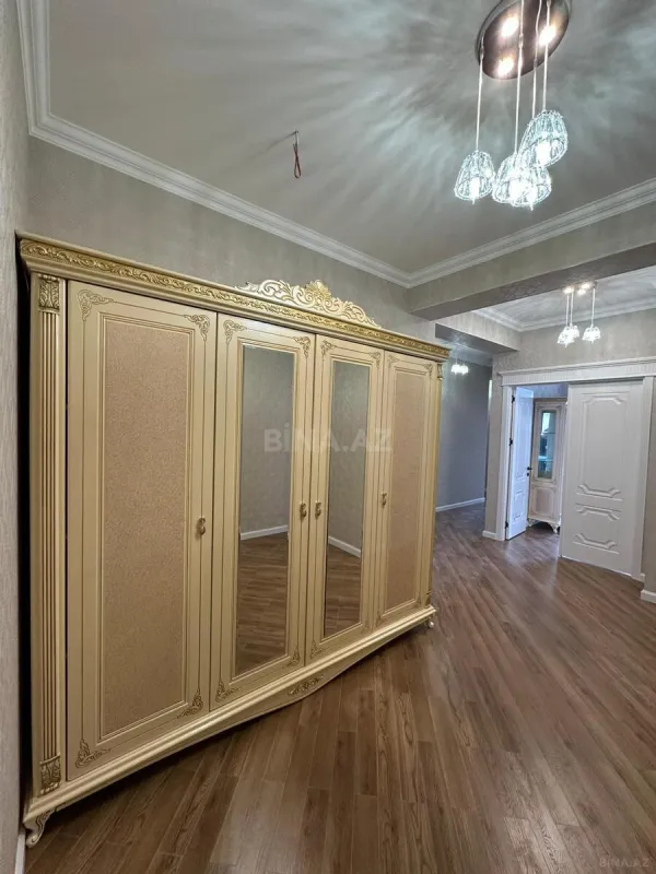 Kirayə verilir 3 otaqlı mənzil 130 m²