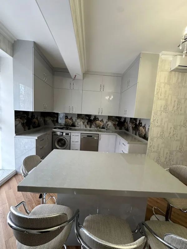 Kirayə verilir 3 otaqlı mənzil 130 m²