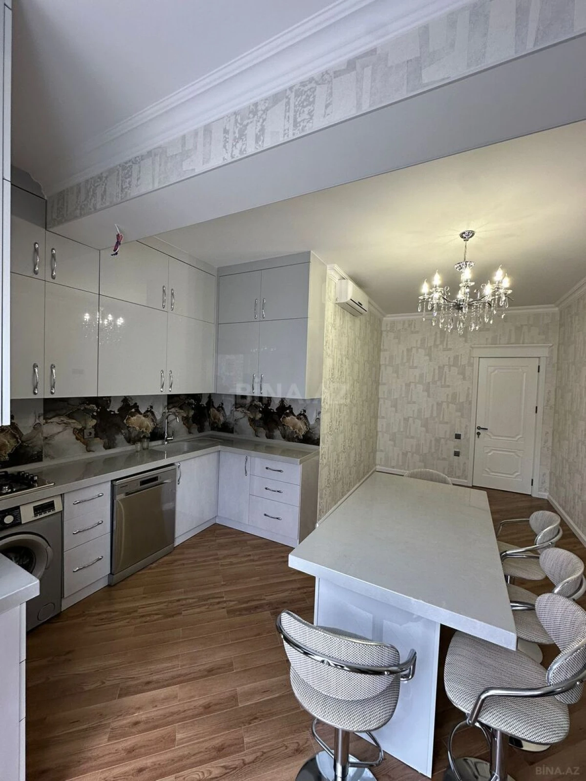 Kirayə verilir 3 otaqlı mənzil 130 m²