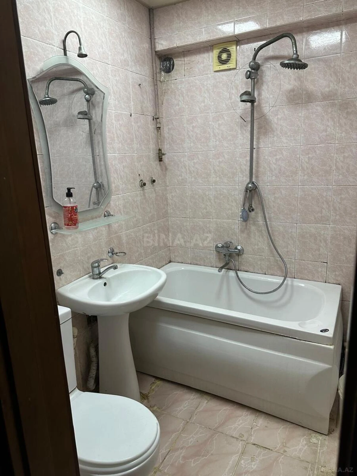 Kirayə verilir 2 otaqlı mənzil 65 m²