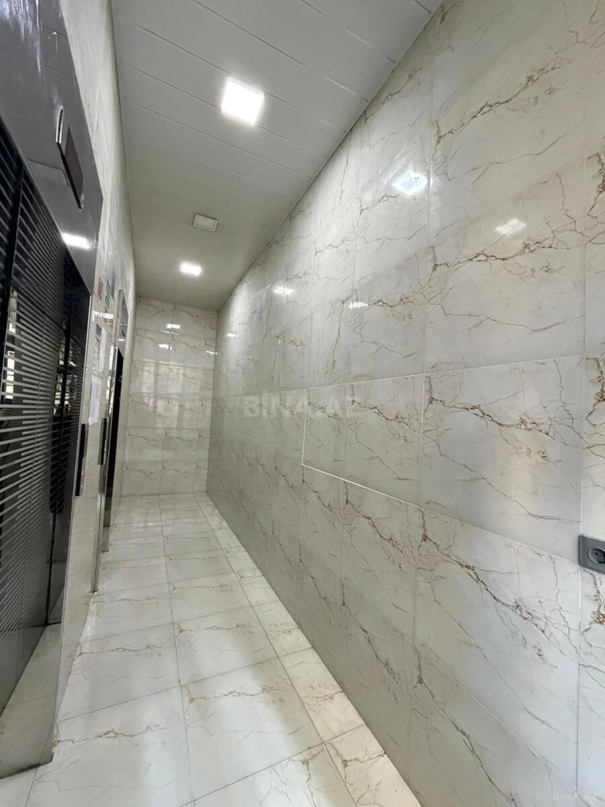 Satılır 3 otaqlı mənzil 136 m²