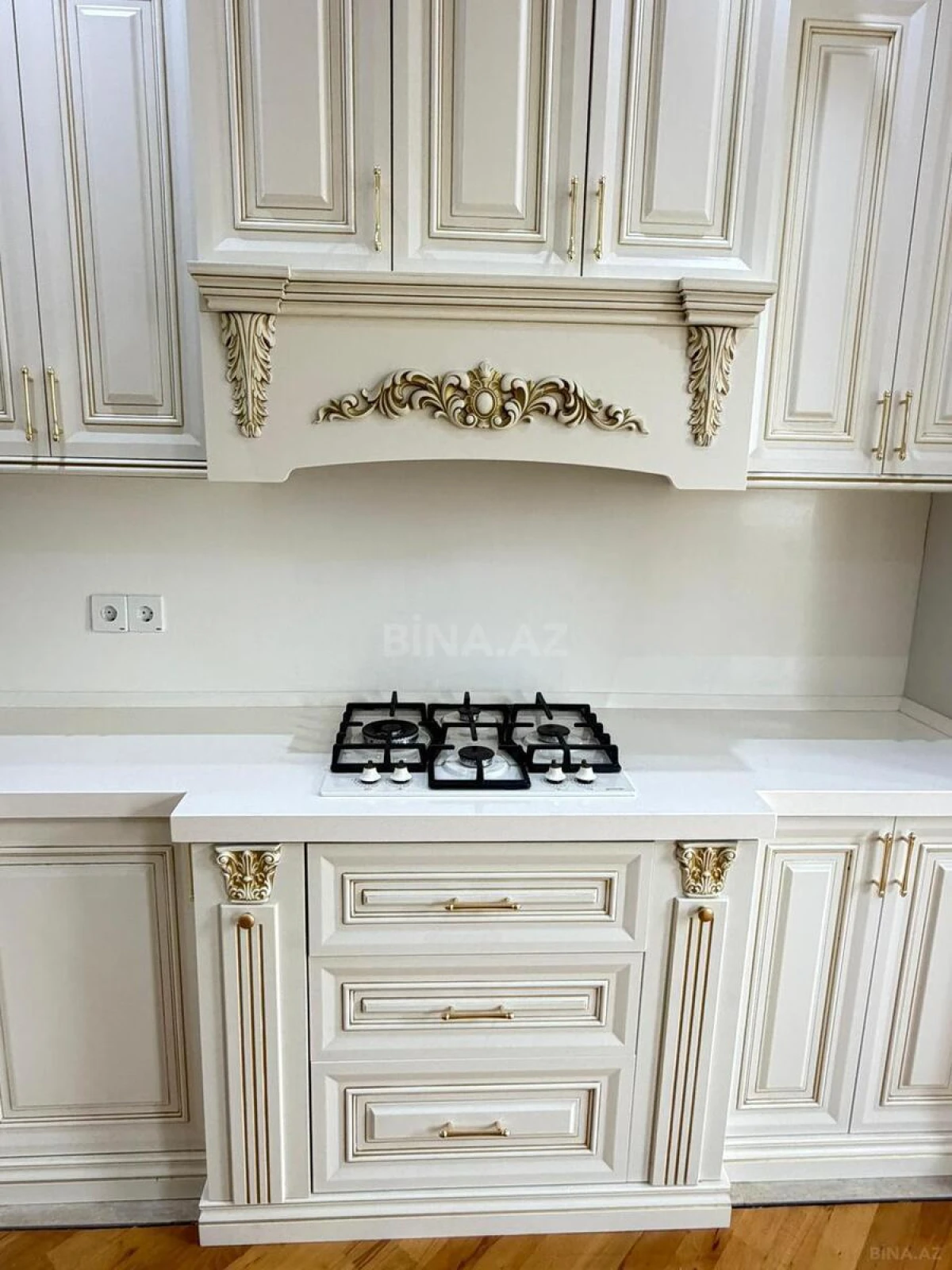 Satılır 3 otaqlı mənzil 136 m²