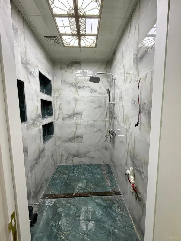 Satılır 3 otaqlı mənzil 136 m²