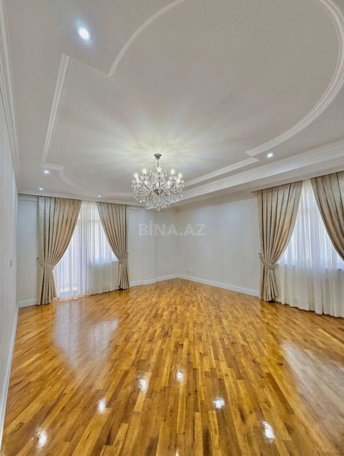 Satılır 3 otaqlı mənzil 136 m²