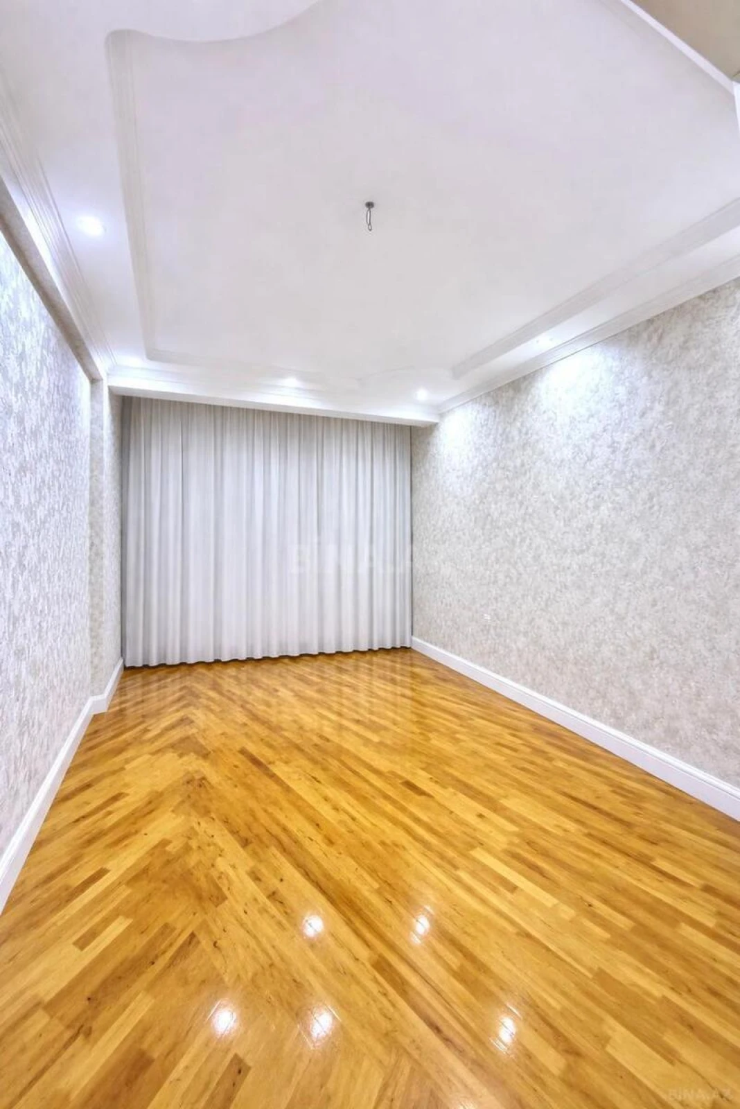 Satılır 3 otaqlı mənzil 136 m²