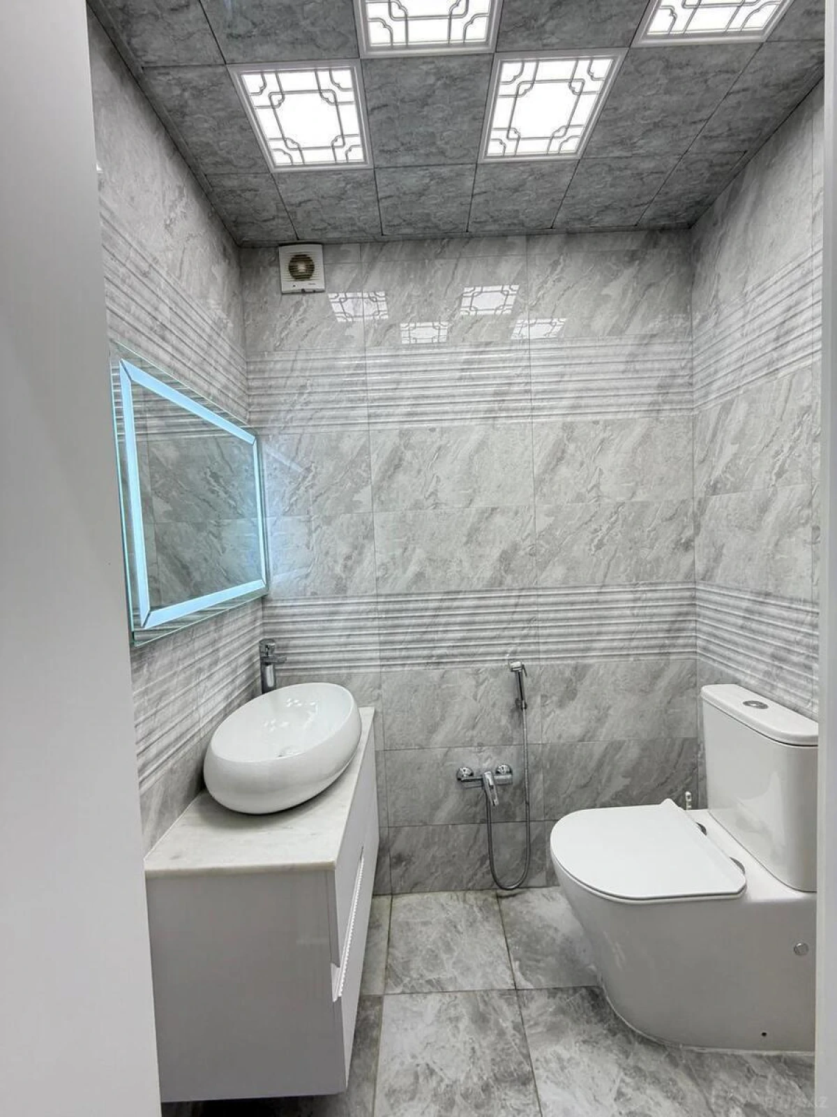 Satılır 3 otaqlı mənzil 136 m²