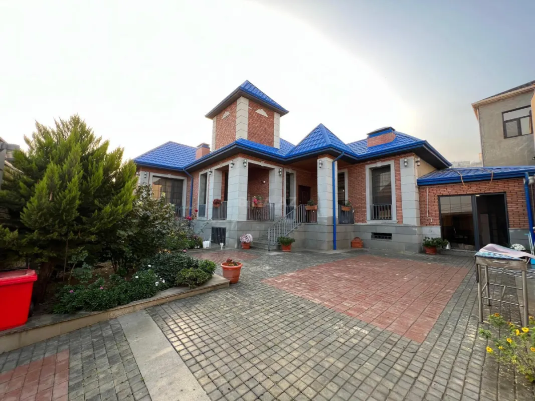 Satılır 4 otaqlı həyət evi 160 m²