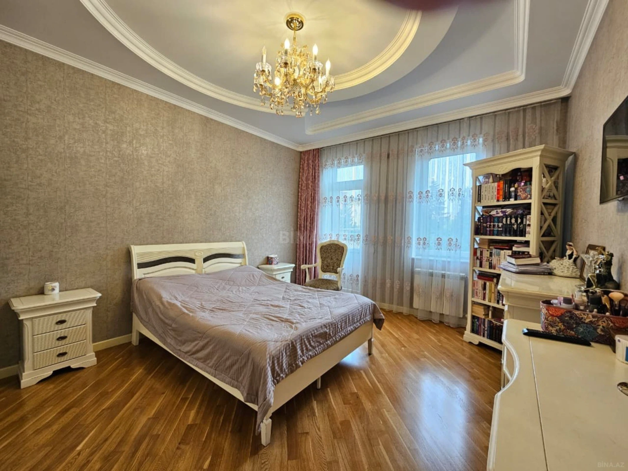Satılır 4 otaqlı mənzil 223 m²