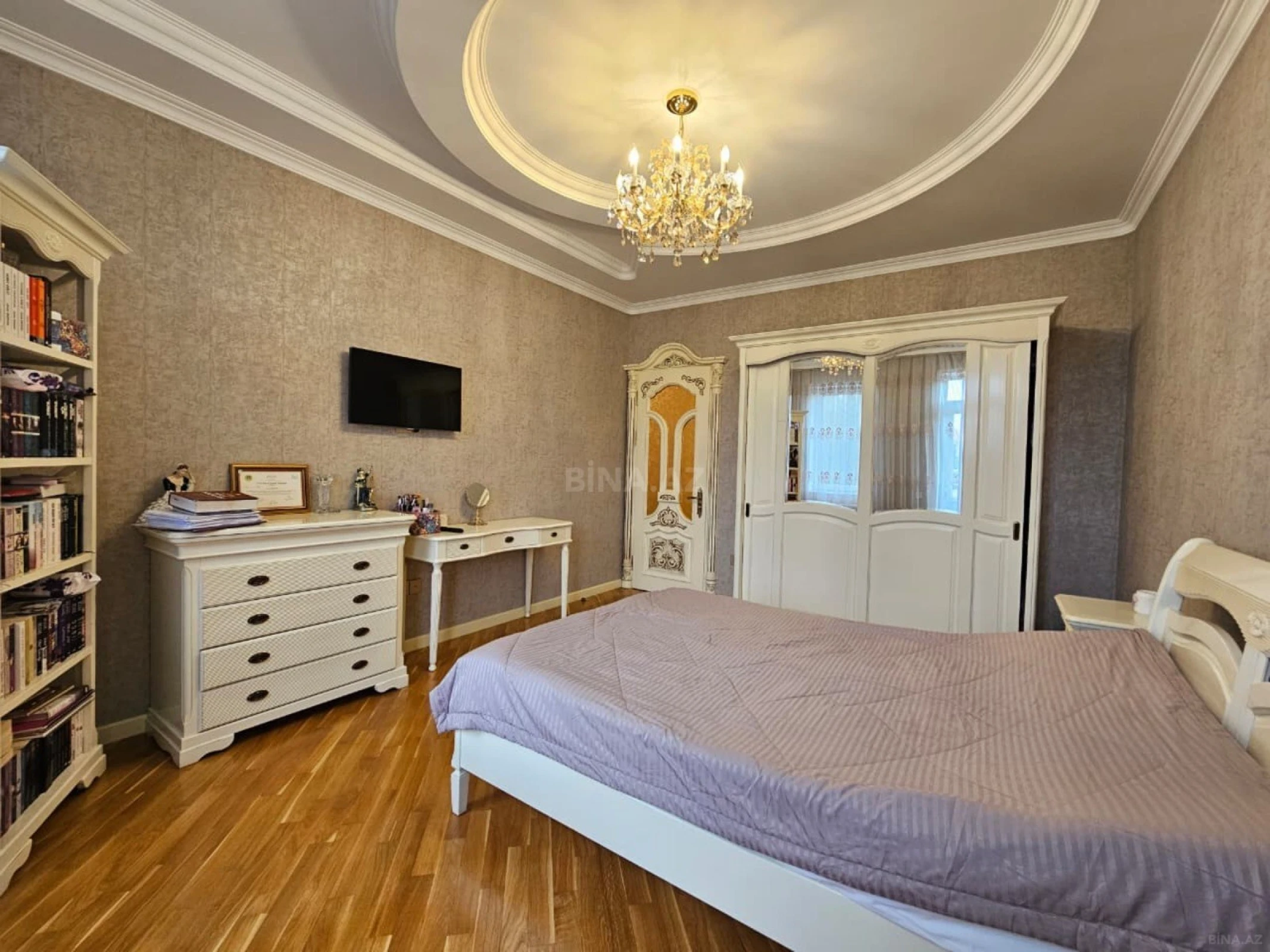 Satılır 4 otaqlı mənzil 223 m²