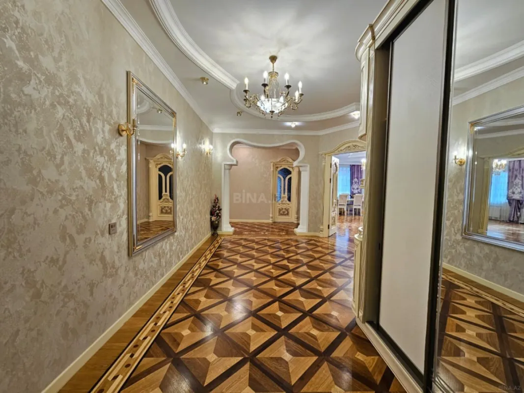 Satılır 4 otaqlı mənzil 223 m²