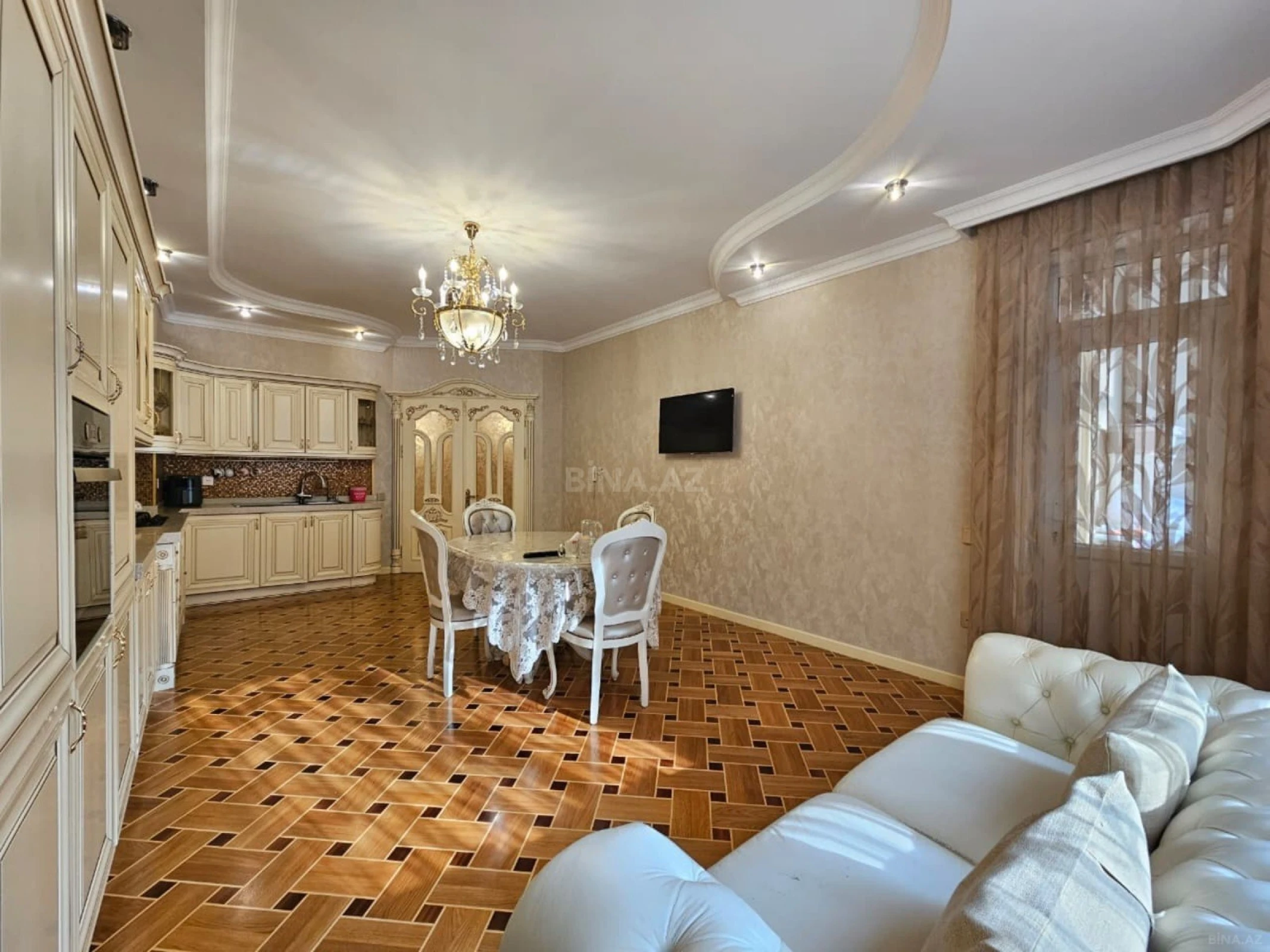 Satılır 4 otaqlı mənzil 223 m²