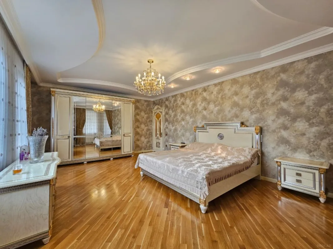 Satılır 4 otaqlı mənzil 223 m²