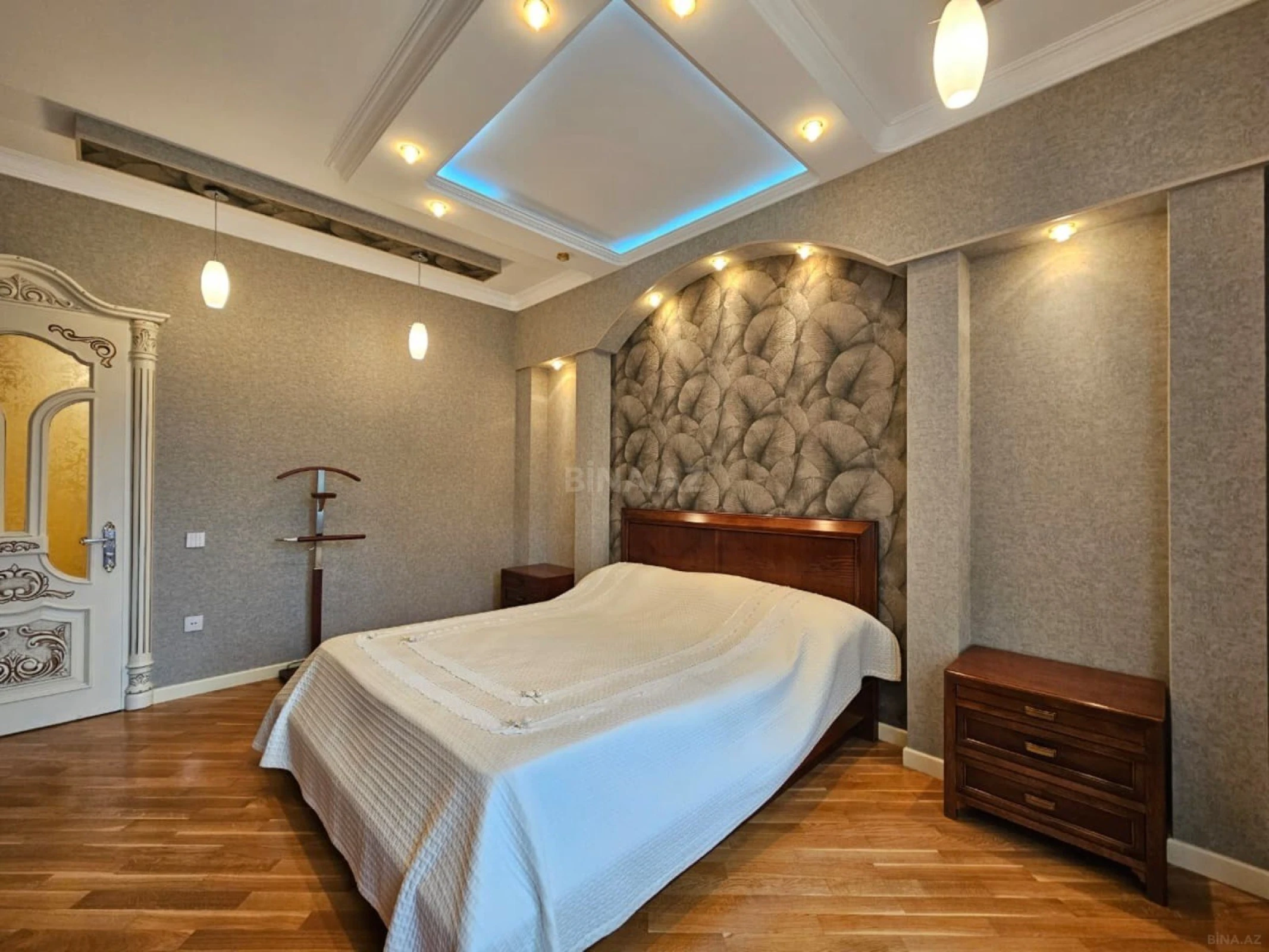 Satılır 4 otaqlı mənzil 223 m²