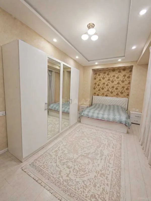 Kirayə verilir 2 otaqlı mənzil 90 m²