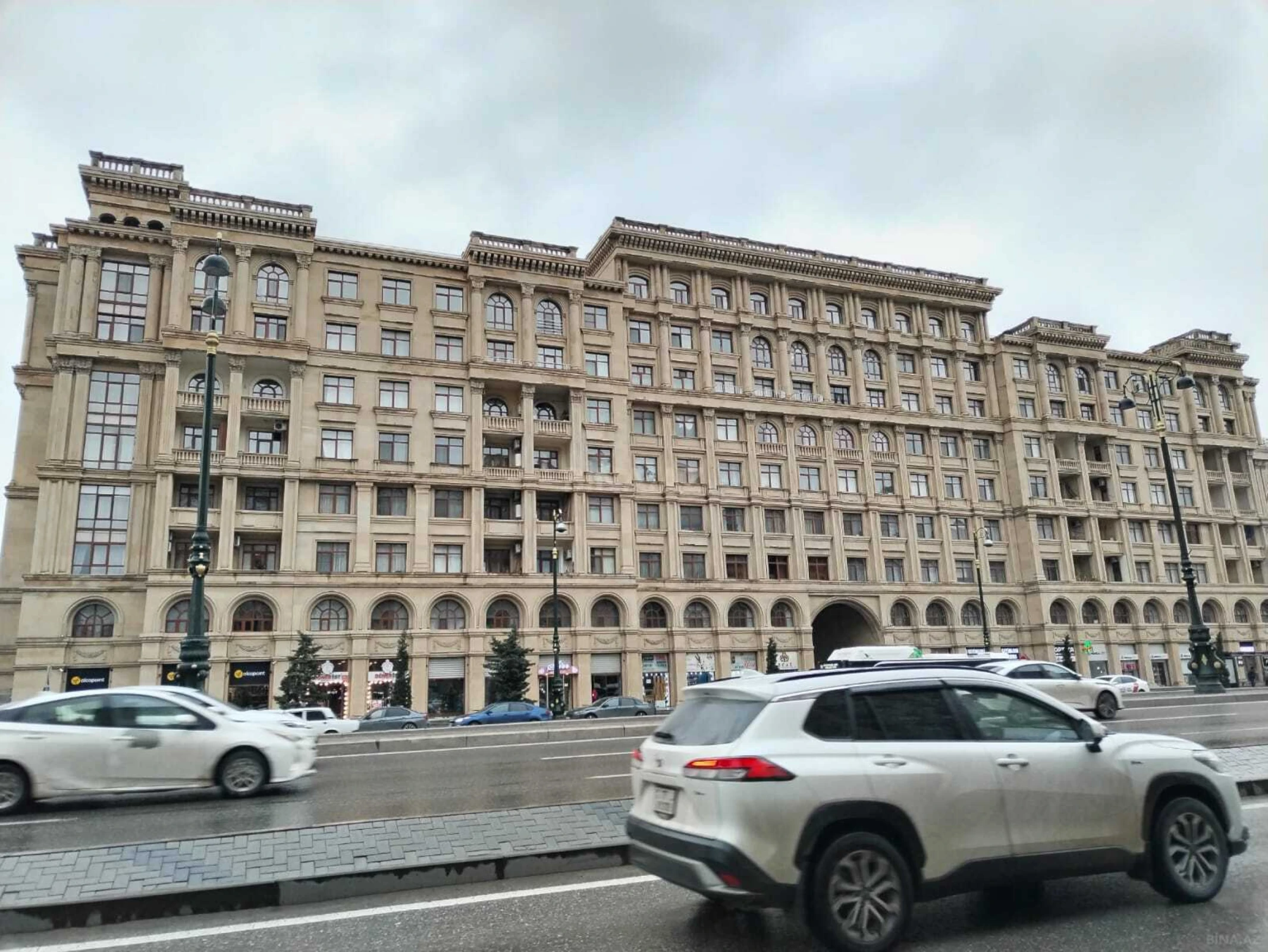 Satılır 3 otaqlı mənzil 110 m²