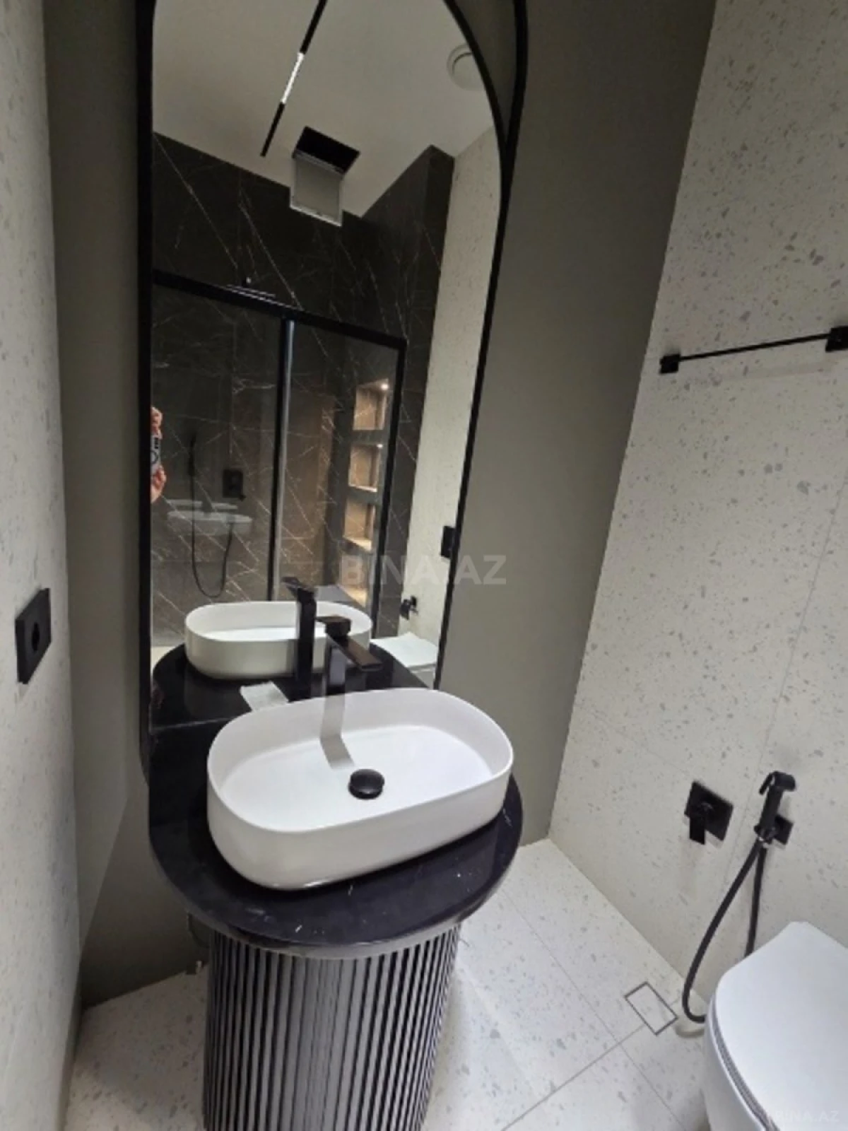 Kirayə verilir 3 otaqlı mənzil 101 m²