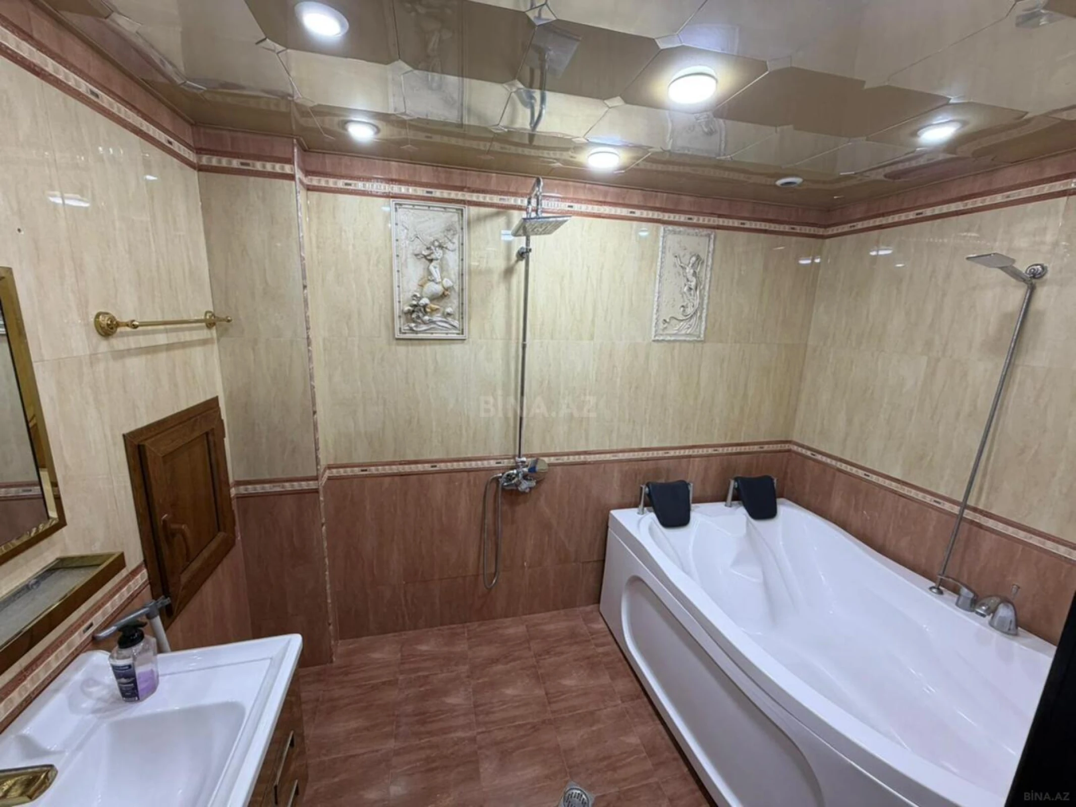 Satılır 3 otaqlı mənzil 140 m²
