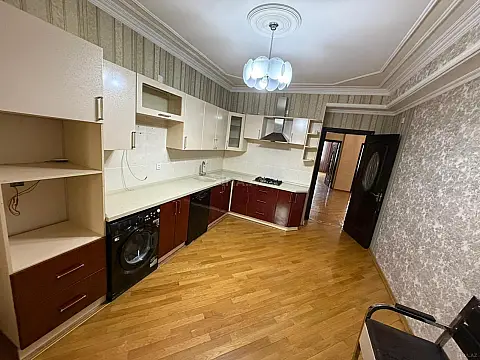 Satılır 3 otaqlı mənzil 140 m²
