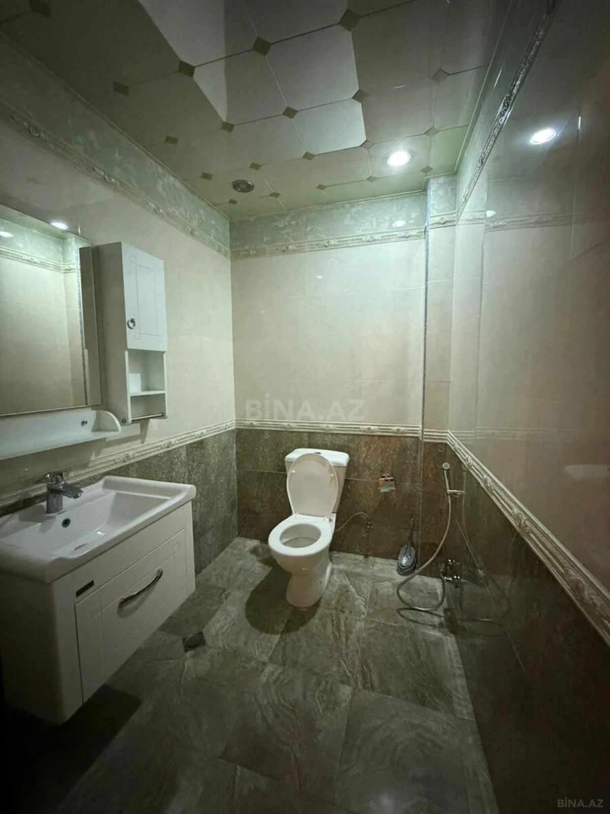 Satılır 3 otaqlı mənzil 140 m²
