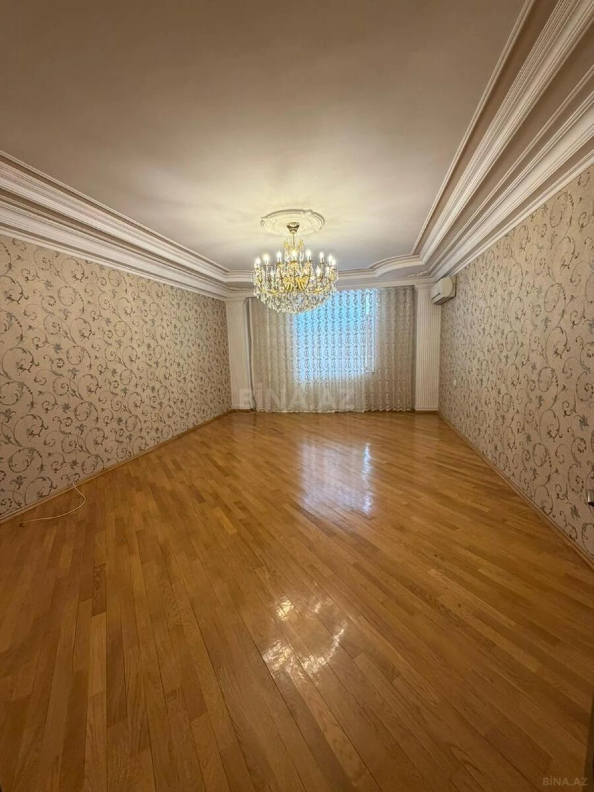 Satılır 3 otaqlı mənzil 140 m²