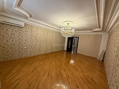Satılır 3 otaqlı mənzil 140 m²